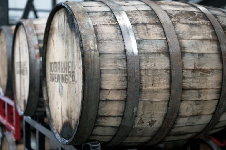 Siphon Brewing - beige wooden barrel on black crate