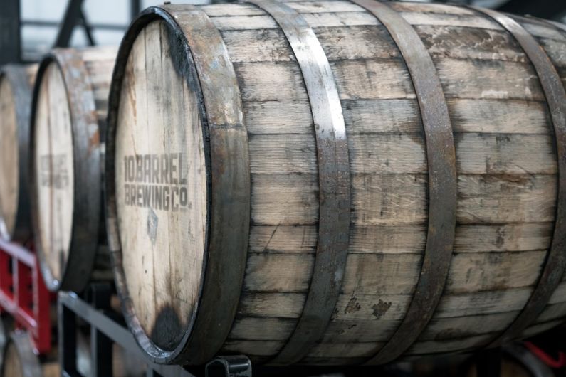 Siphon Brewing - beige wooden barrel on black crate
